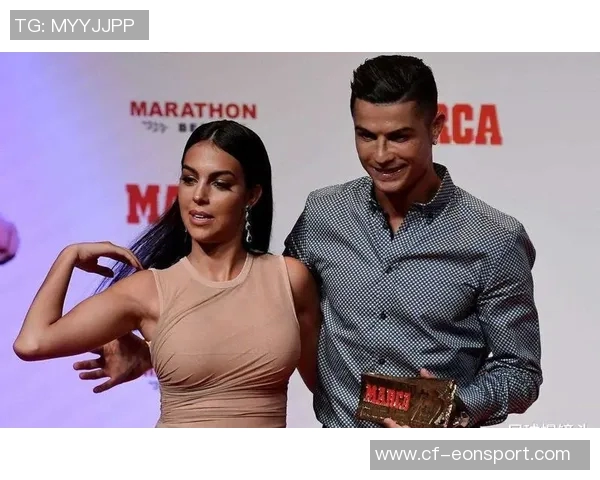 小特朗普与女友合影C罗乔治娜感慨椭圆形办公室的意外邂逅与人生奇遇