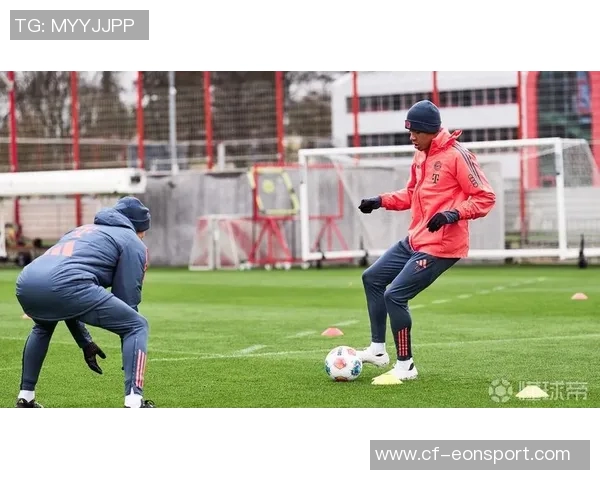 拜仁球员齐聚慕尼黑啤酒节伊藤洋辉与金玟哉同框亮相